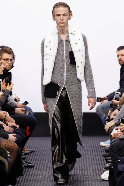 Look 28